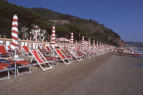 Hotel Adler Alassio Exterior foto